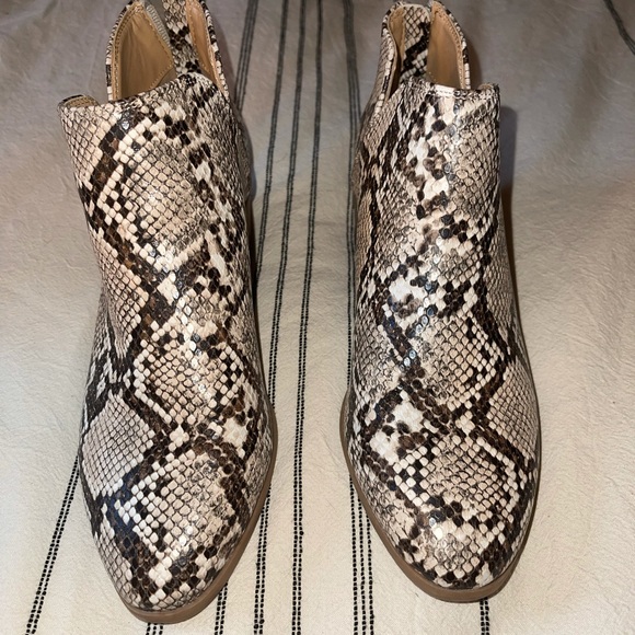 Express booties / ankle boots  7.5 - Picture 1 of 4